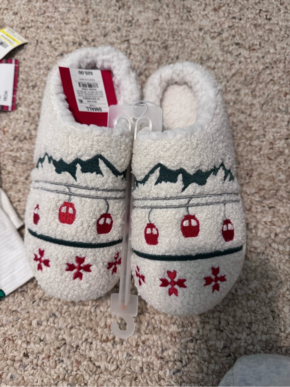 Wondershop White Sherpa Holiday Cable Car Slippers with Red Accents